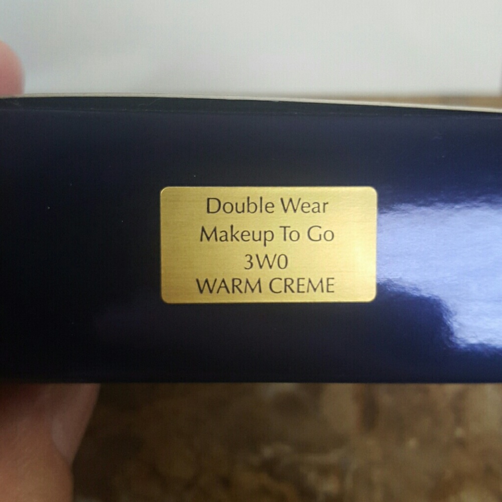 ESTEE LAUDER Liquid Compact - Picture 2 of 2
